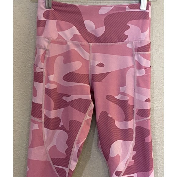 Zyia Active Women's Size 4 Light N Tight Pink Camouflage Capri Yoga Leggings - Picture 2 of 8